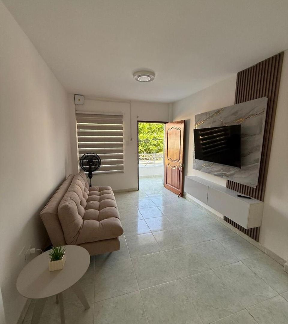 Confortable A 5 Minutos Del Aeropuerto Apartamento